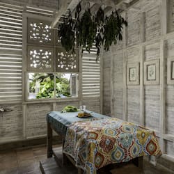 Sauna, hot tub, steam room, hot springs/mineral springs, body treatments