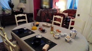 Free daily continental breakfast