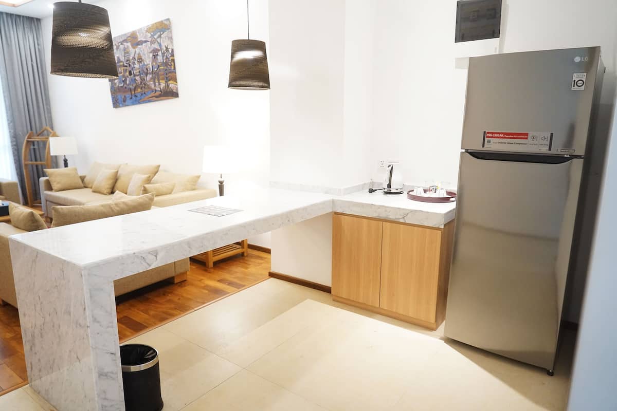 duplex, 1 king bed, non smoking, lake view | 1 bedroom, premium bedding, in-room safe, individually furnished