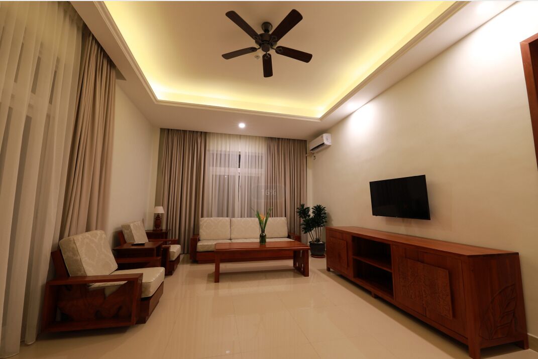 deluxe suite, 1 bedroom, garden view, garden area | living area | flat-screen tv