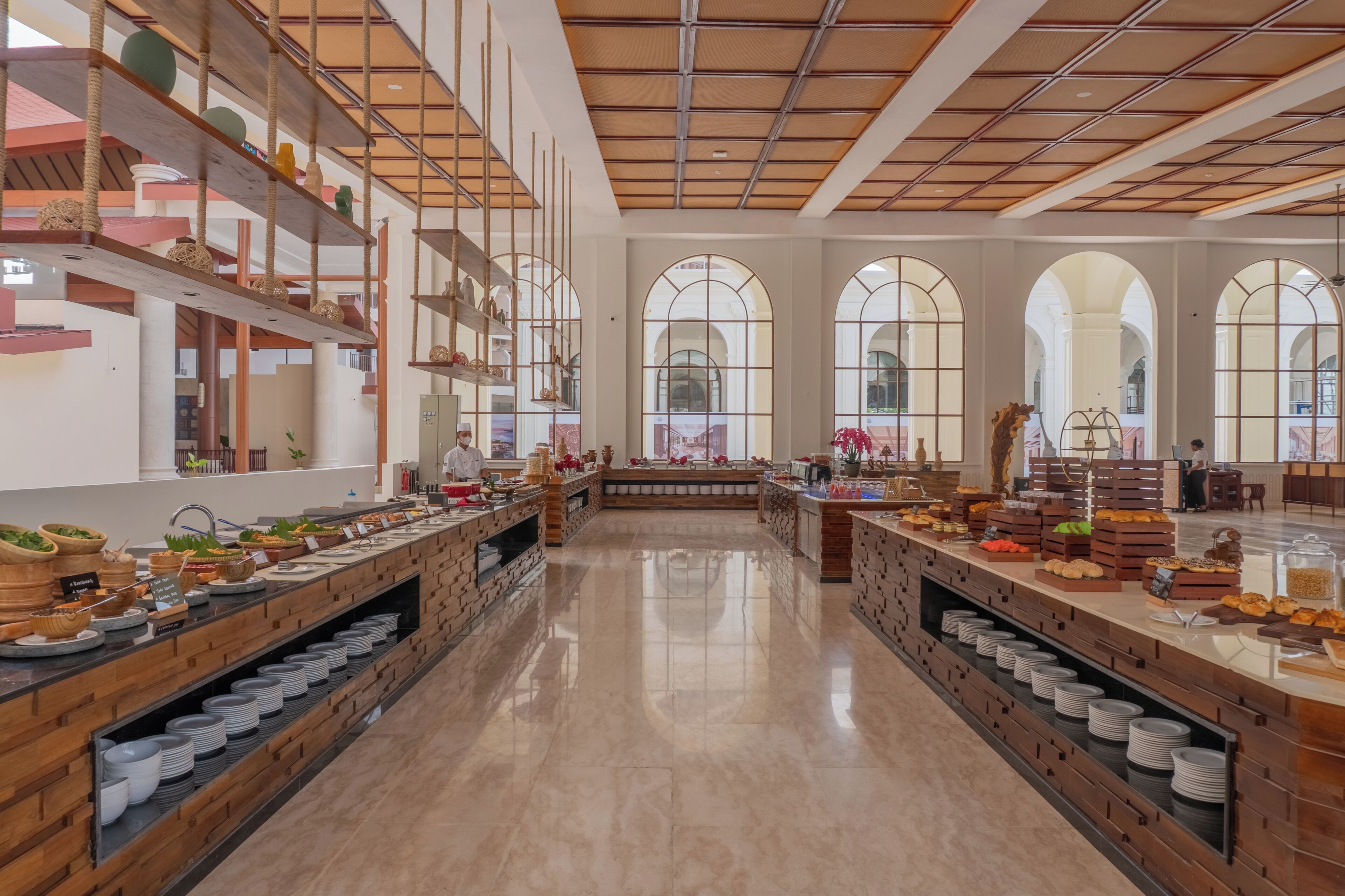 2 restaurants, breakfast served