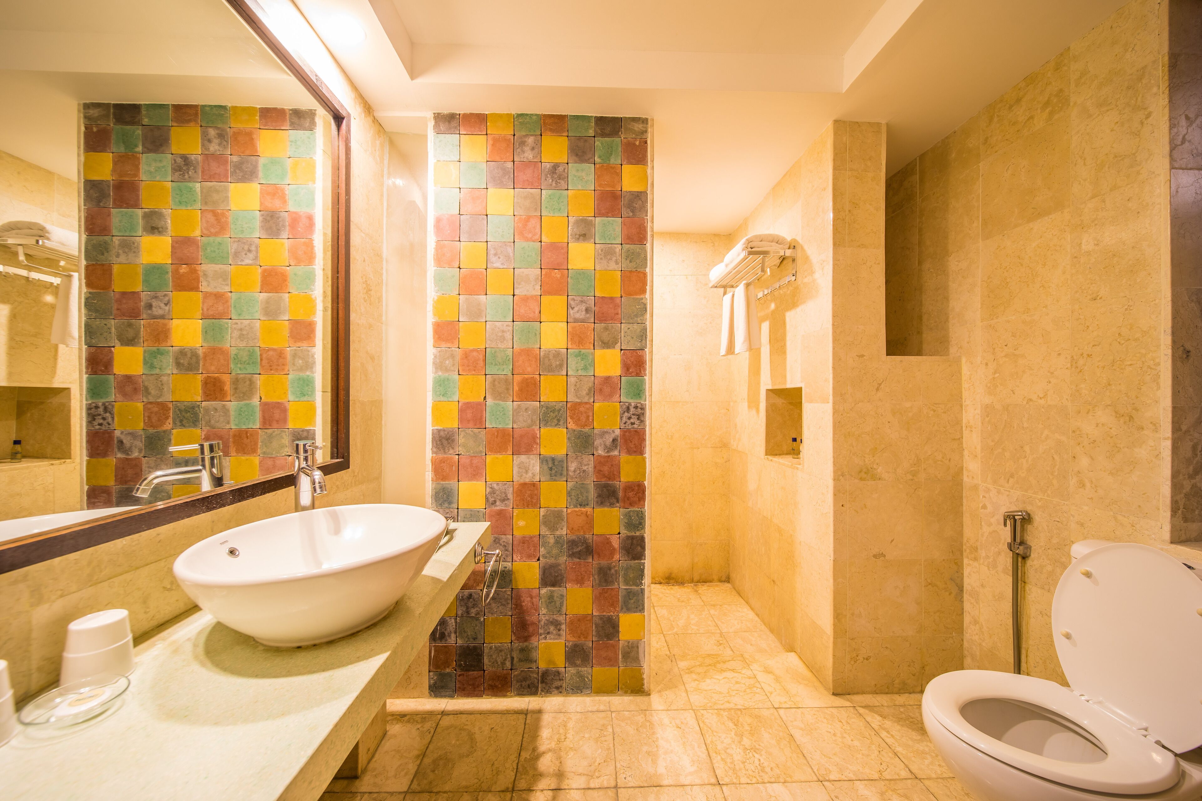 deluxe king room, garden view | bathroom | shower, rainfall showerhead, free toiletries, hair dryer