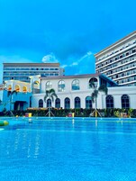 2 piscinas al aire libre