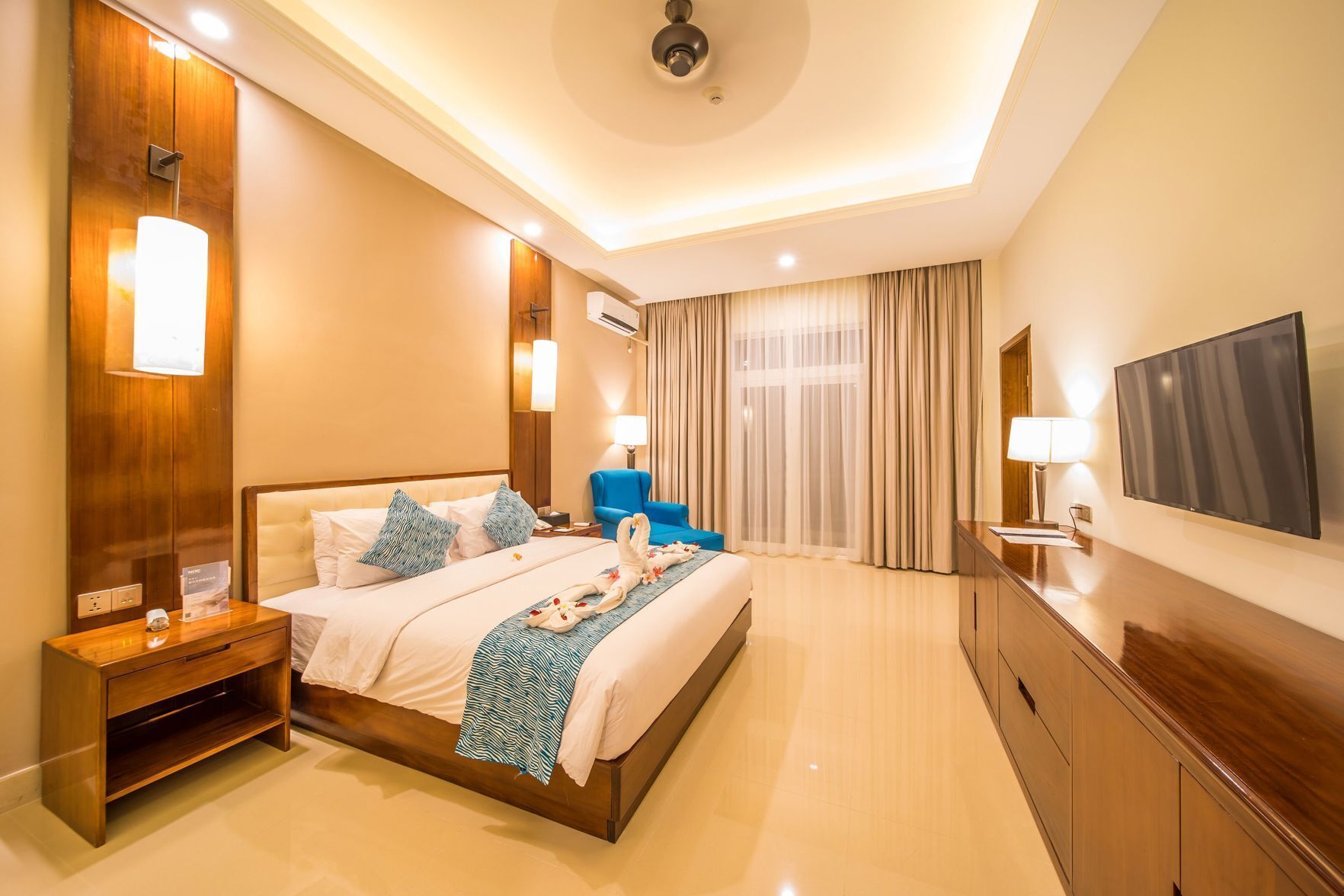 Premium bedding, in-room safe, individually furnished, desk