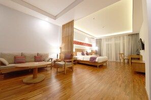 Deluxe King Room, Lake View | 高級寢具、房內夾萬、獨特裝修、書桌