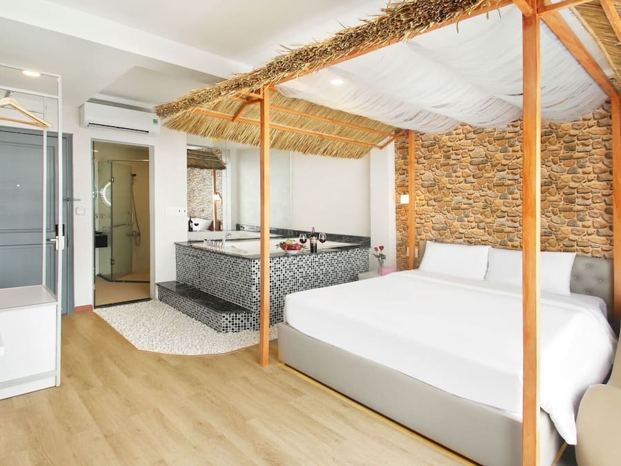 Luxury Room | Minibar, desk, free WiFi, bed sheets