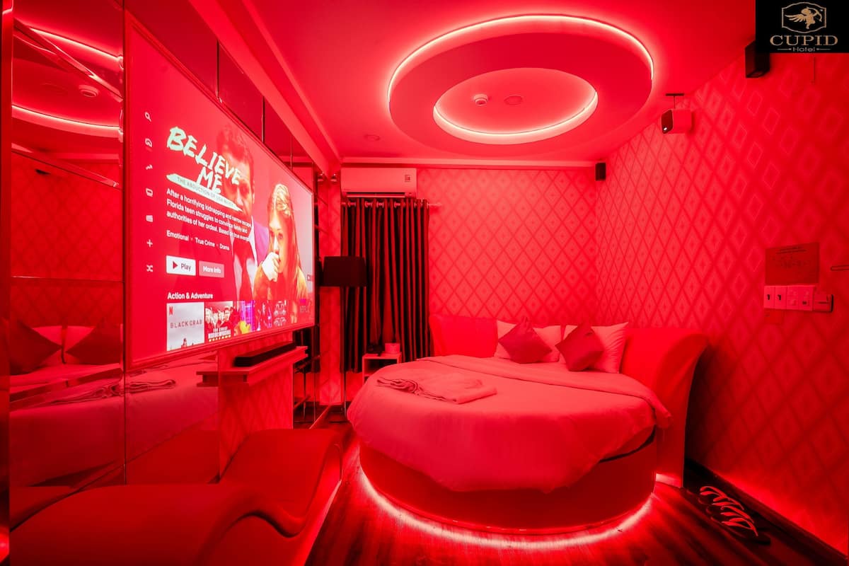 Minibar, desk, free WiFi, bed sheets