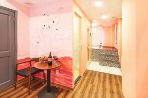 Suite | Minibar, desk, free WiFi, bed sheets - Cupid 2 Hotel (Ho Chi Minh City)