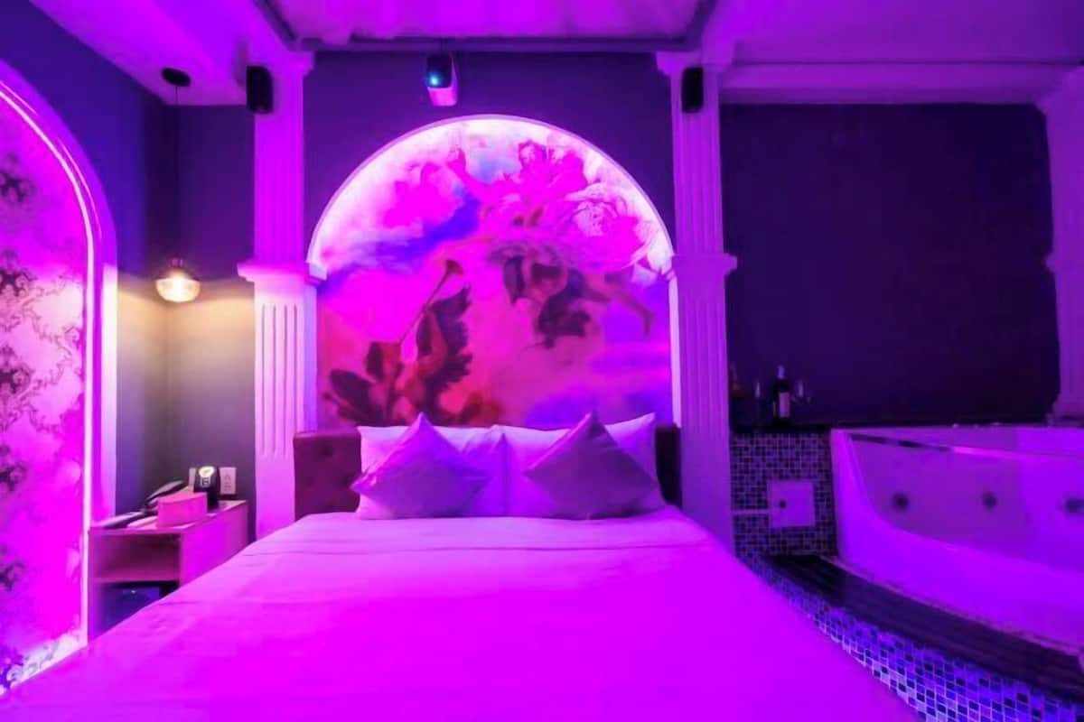 Minibar, desk, free WiFi, bed sheets