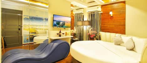 Minibar, bàn, truy cập Internet không dây miễn phí, bộ trải giường 