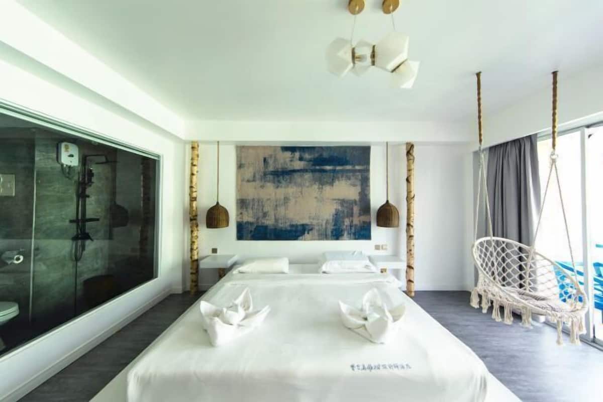 Blackout curtains, free WiFi, bed sheets
