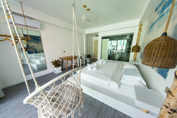 Deluxe Room (King Bedroom) | Blackout drapes, free WiFi, bed sheets