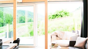 Smart-TV, Bücher, Stereoanlage