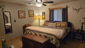 2 bedrooms, iron/ironing board, free WiFi, bed sheets - Lazy on the Lake (South Boardman)