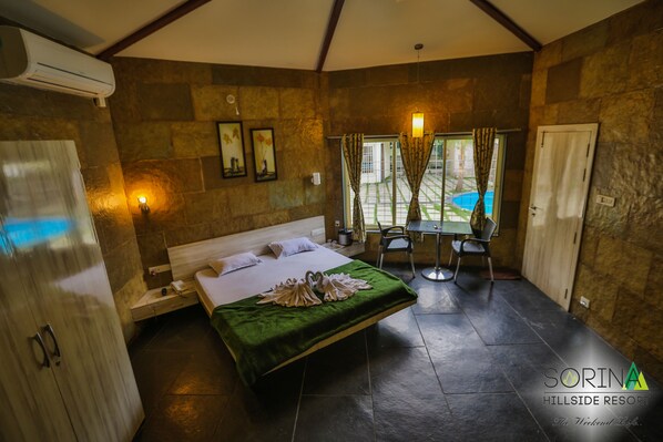 Premium Room, 1 Double Bed, Accessible, Non Smoking | In-room safe, bed sheets