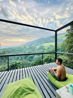 Suite estudio romántica, 1 cama King size, para no fumadores, vista a la montaña (Sky) | Terraza o patio