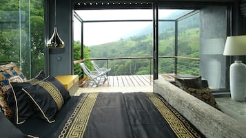 Romantic Studio Suite, 1 King Bed, Non Smoking, Mountain View (Sky) | 2 bedrooms, minibar, laptop workspace, blackout drapes