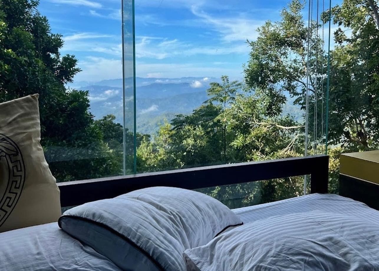 2 habitaciones, minibar y espacio para trabajar con laptop 