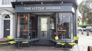 Exterior - The Little George (Stafford)