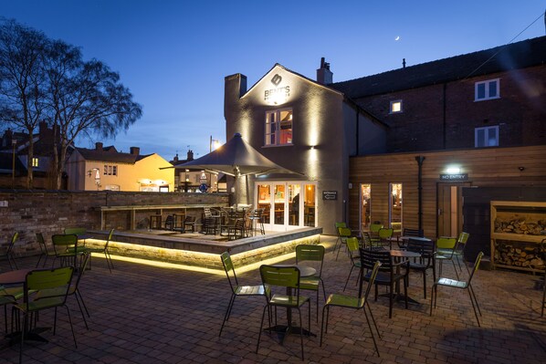 Terrace/patio - The Little George (Stafford)