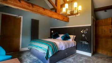 King Room | Hochwertige Bettwaren, Minibar, Zimmersafe, individuell dekoriert