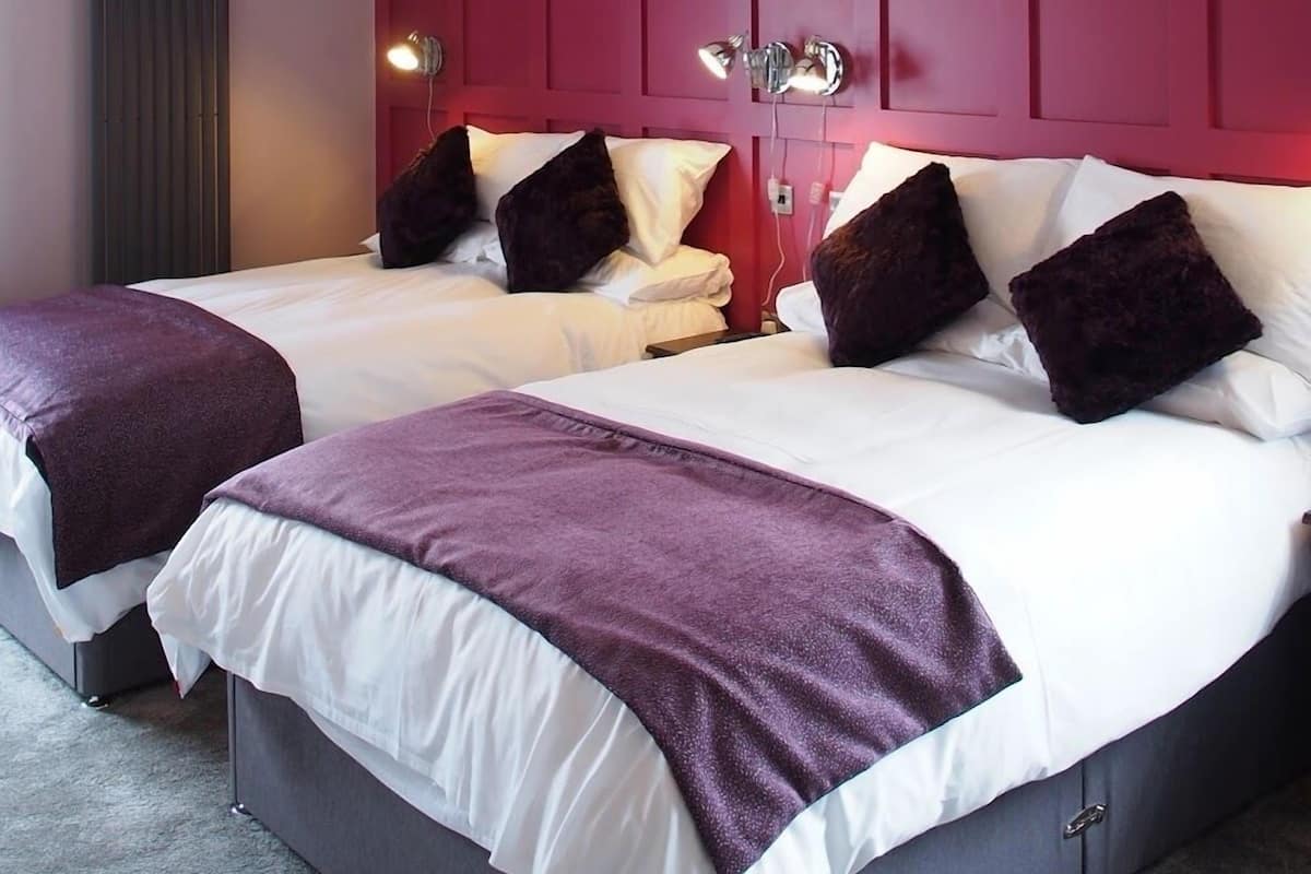 Habitación familiar, 2 camas matrimoniales | Ropa de cama de alta calidad y minibar