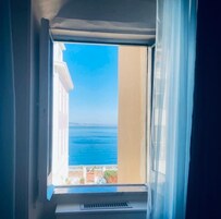 Quarto casal luxo, vista para o mar | Banheiro | Chuveiro, produtos de toalete grátis, secador de cabelo, bidê