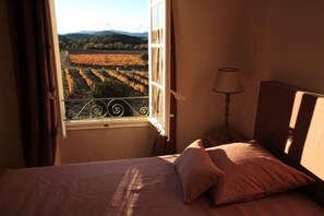 3 chambres, fer et planche à repasser, Wi-Fi, draps fournis