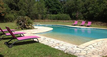 La Maison 'R', le charme d'une bastide provençale dans les vignes