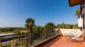 Deluxe Room (Capri) | Terrace/patio - Villa Viuli (Torre del Greco)
