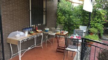 Daily buffet breakfast (EUR 5 per person)