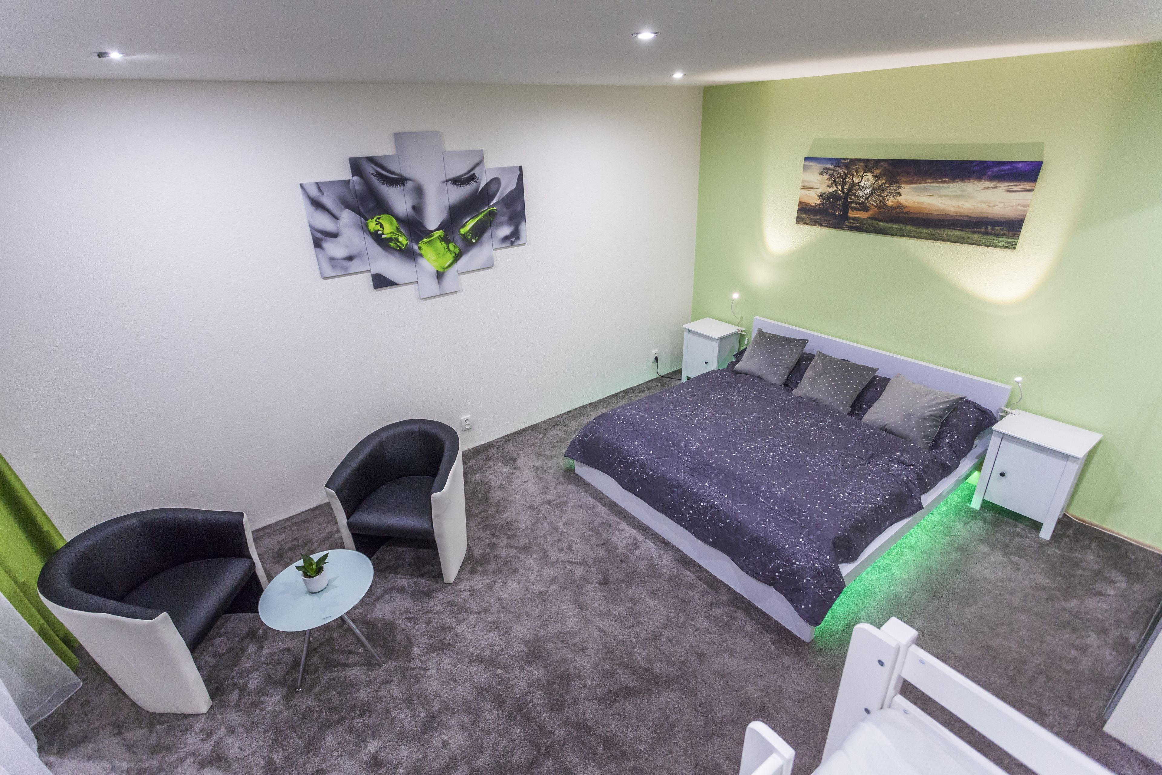 Superior-Apartment, Mehrere Betten, Gartenblick | 1 Schlafzimmer, Betten mit Memory-Foam-Matratzen, Zimmersafe