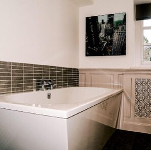 Executive Double Room | Bilik Mandi | Kelengkapan dandanan diri percuma, pengering rambut, tuala disediakan 