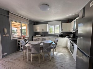 冷蔵庫、電子レンジ、オーブン、食器洗い機