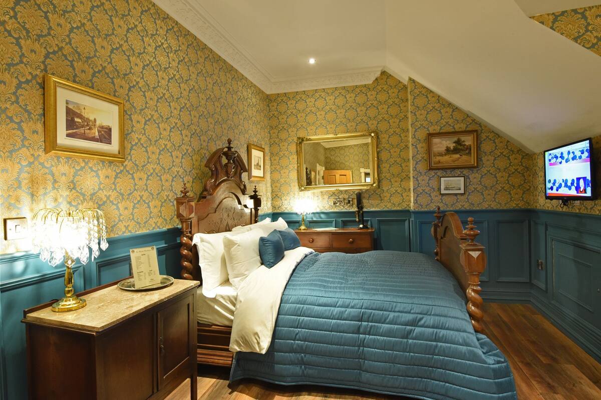 Family Room (1 Double 2 Singles) | Egyptian cotton sheets, premium bedding, Select Comfort beds, minibar