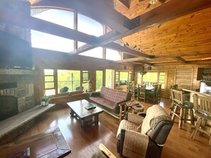 Televisio, takka, videopelejä