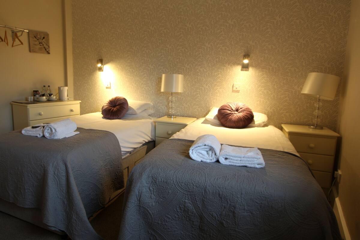 Double Room, Ensuite (Room 1) | Iron/ironing board, WiFi (free), individually decorated, bed sheets