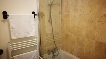 Standard Twin Room, Ensuite (Room 5) | Bathroom | Free toiletries, hair dryer, towels
