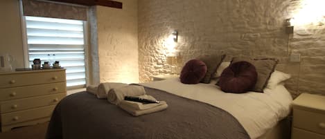 Individually decorated, iron/ironing board, free WiFi, bed sheets