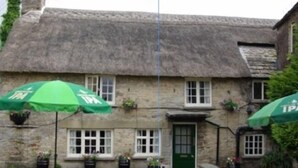 Property grounds - The Bell Inn (Witney)