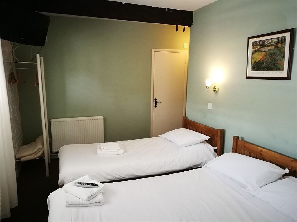 Individually decorated, iron/ironing board, free WiFi, bed sheets