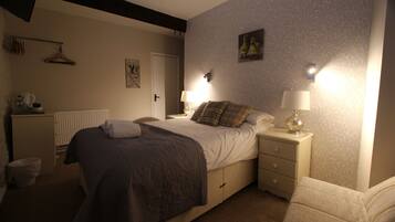 Individually decorated, iron/ironing board, free WiFi, bed sheets