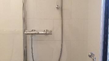 Regadera en el baño