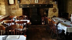 Breakfast, lunch and dinner served - The Bell Inn (Witney)