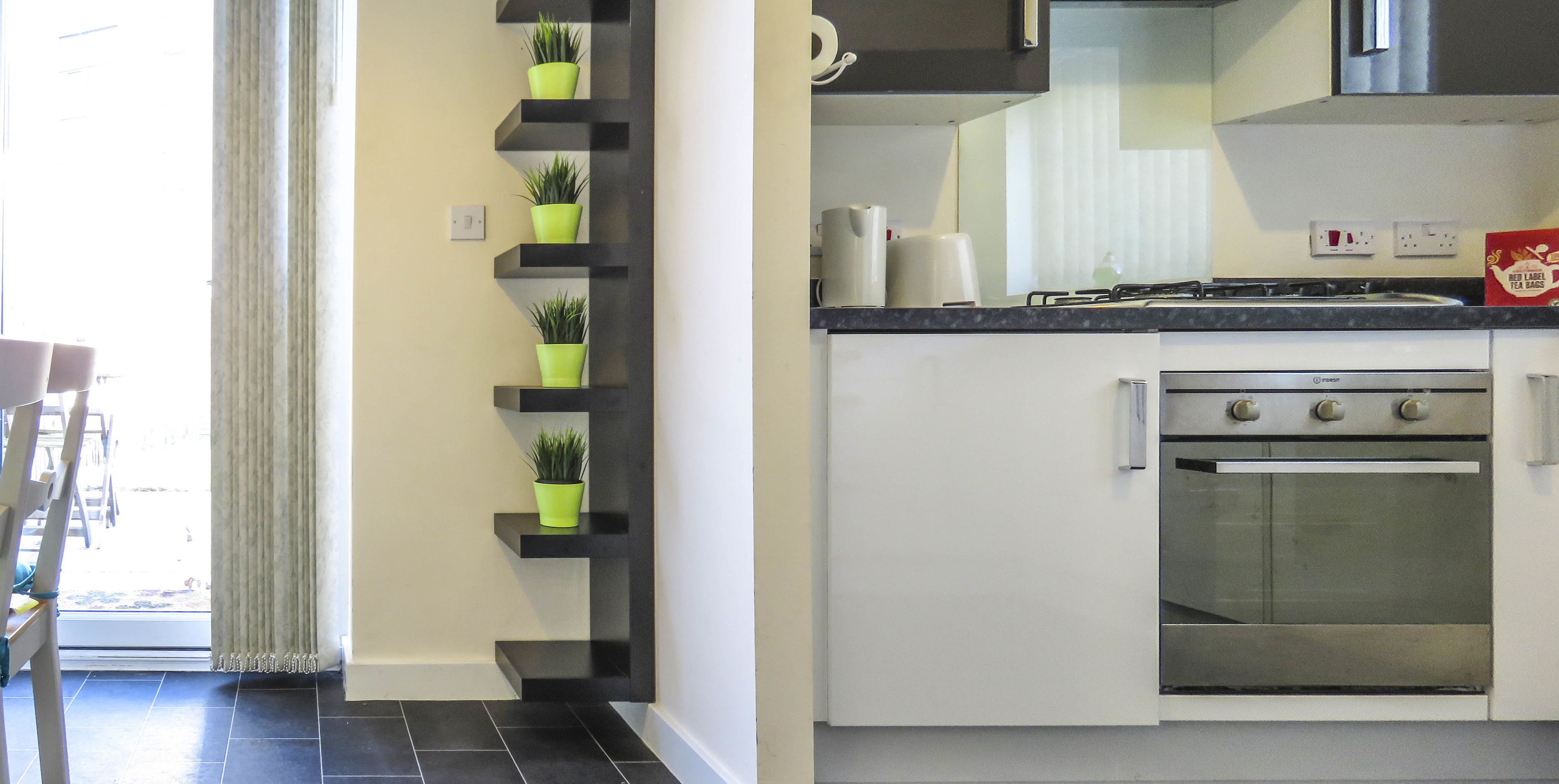 Business House, 4 Bedrooms | Living area | Flat-screen TV