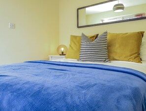 Business House, 4 Bedrooms | 4 bedrooms, premium bedding, travel cot, rollaway beds - Tudors eSuites Birmingham Townhouse Private Garden Free Parking (Birmingham)