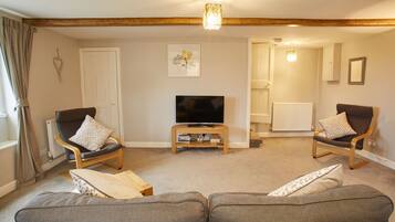 Casa de campo de lujo, varias camas, para no fumadores | Sala de estar | Televisión de pantalla plana