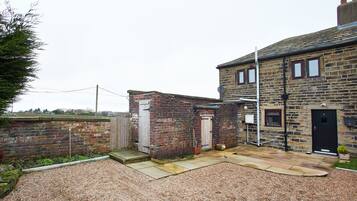 Luxury Cottage, Multiple Beds, Non Smoking | Courtyard view