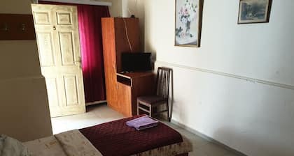 Calm motel near the city center with great family accomodations and free parking
