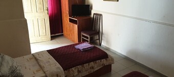 Calm motel near the city center with great family accomodations and free parking